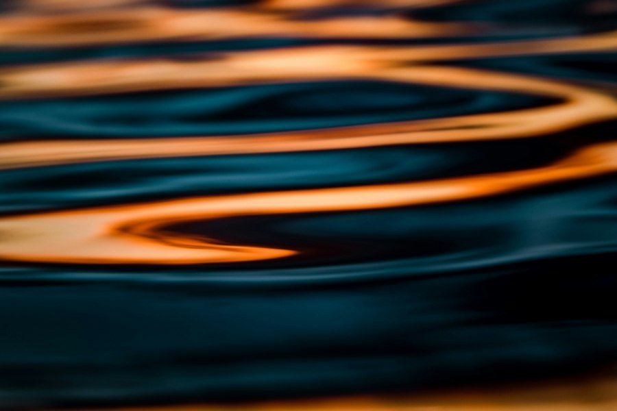 Ondas de luz azul y naranja