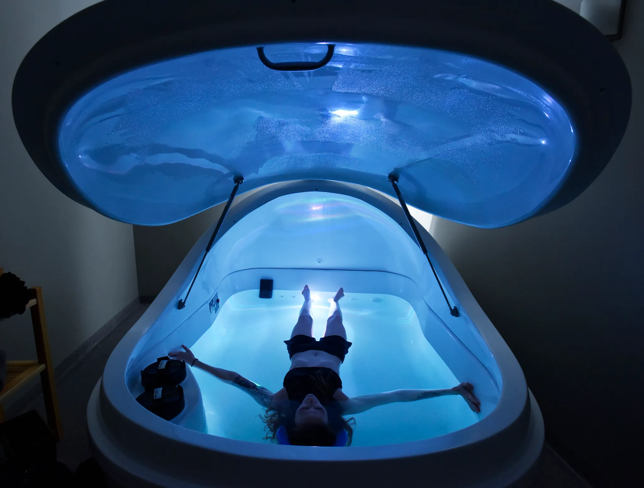 Floatation Therapy (thiền nổi): Khi dòng nước là công cụ kết nối cơ thể và tâm trí.