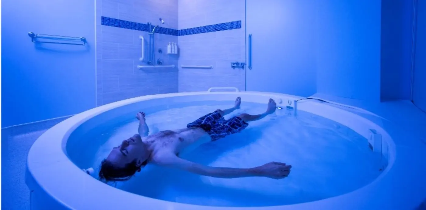 Diagram and photo of a large open circular float pool in a dark research room